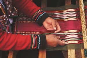 Traditionelle Herstellung handgeknüpfter Teppiche
